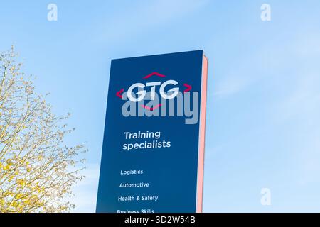 Mercredi, Royaume-Uni - 2 novembre 2025 : signalisation externe du bâtiment de GTG West Midlands, un centre de formation principalement pour l'industrie automobile Banque D'Images