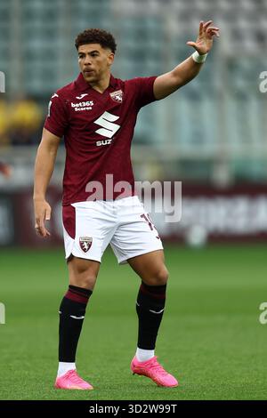 Turin, Italie. 02 novembre 2025. Che Adams du Torino FC fait des gestes lors du match de Serie A entre Torino FC et Pisa SC au Stadio Olimpico le 2 novembre 2025 à Turin, Italie . Crédit : Marco Canoniero/Alamy Live News Banque D'Images