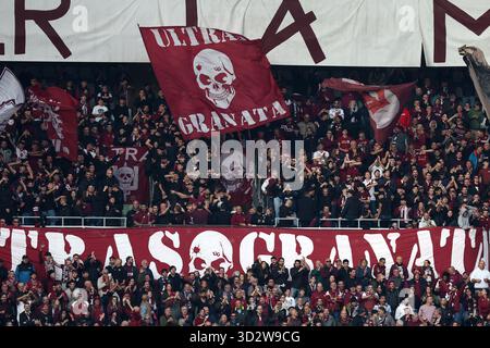 Turin, Italie. 02 novembre 2025. Les supporters du Torino FC sont vus lors du match de Serie A entre le Torino FC et le Pisa SC au Stadio Olimpico le 2 novembre 2025 à Turin, Italie . Crédit : Marco Canoniero/Alamy Live News Banque D'Images