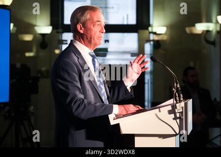 Banking Hall, 14 Cornhill, Londres, Royaume-Uni. 3rd Nov 2025. Conférence de presse du Parti réformiste au Royaume-Uni, L'économie. Nigel Farage. Credit : Matthew Chattle/Alamy Live News Banque D'Images