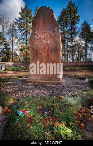 Berlin Lichtenberg OT Friedrichsfelde Friedhof, Zentralfriedhof, Gedenkstätte der Sozialisten : - 03.11.2025 Berlin Lichtenberg *** Berlin Lichtenberg OT cimetière Friedrichsfelde, cimetière central, Mémorial socialiste 03 11 2025 Berlin Lichtenberg Banque D'Images