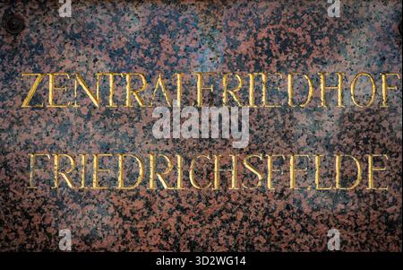 Berlin Lichtenberg OT Friedrichsfelde Friedhof, Zentralfriedhof, Gedenkstätte der Sozialisten : - 03.11.2025 Berlin Lichtenberg *** Berlin Lichtenberg OT cimetière Friedrichsfelde, cimetière central, Mémorial socialiste 03 11 2025 Berlin Lichtenberg Banque D'Images