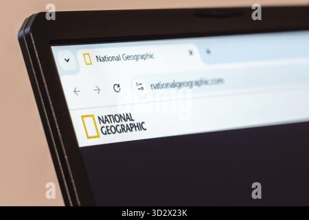New York, États-Unis - 31 janvier 2025 : page d'accueil du site Web National Geographic sur écran d'ordinateur portable présentant des documentaires sur la nature et du contenu éducatif Banque D'Images