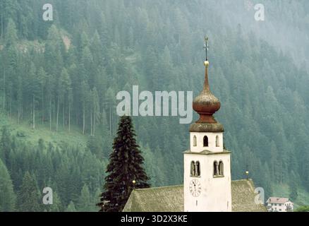 Andraz, vieux village le long de la route du col de Falzarego, Dolomites, province de Belluno, Vénétie, italie : beffroi Banque D'Images