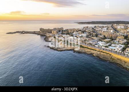 Village de pêcheurs de Marsaskala à Malte, vue aérienne par drone, Malte Banque D'Images