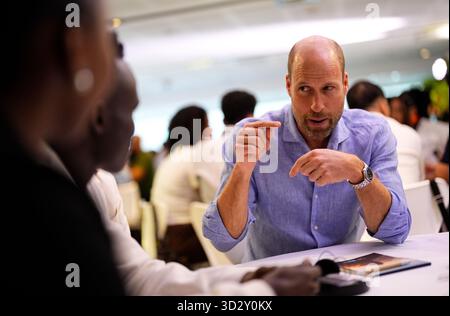 Le Prince de Galles rencontre les participants du programme Generation Earthshot, au stade Maracana de Rio de Janeiro, le premier jour de sa visite au Brésil pour la remise annuelle des Prix Earthshot. Date de la photo : lundi 3 novembre 2025. Banque D'Images