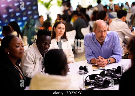 Le Prince de Galles rencontre les participants du programme Generation Earthshot, au stade Maracana de Rio de Janeiro, le premier jour de sa visite au Brésil pour la remise annuelle des Prix Earthshot. Date de la photo : lundi 3 novembre 2025. Banque D'Images