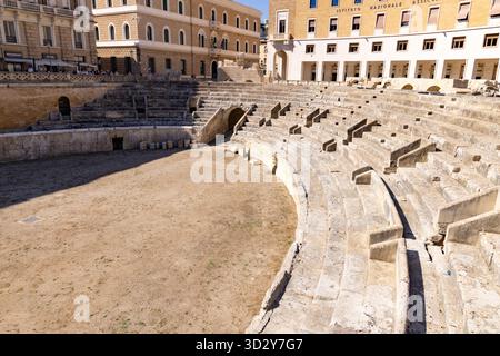 Lecce Puglia, ancien amphithéâtre romain, IIe siècle après JC, fouillé sur la Piazza Sant'Oronzo ; place Saint Oronzo dans le centre-ville, Lecce Italie Europe. Banque D'Images