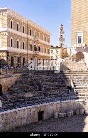 Lecce Puglia, ancien amphithéâtre romain, IIe siècle après JC, fouillé sur la Piazza Sant'Oronzo ; place Saint Oronzo dans le centre-ville, Lecce Italie Europe. Banque D'Images