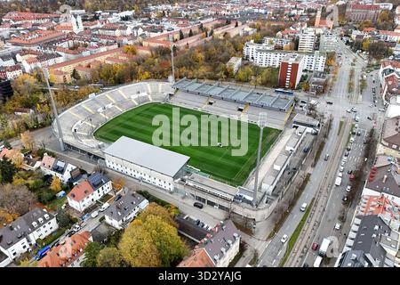 Munich, Deutschland. 03 Nov, 2025. Vue aérienne du stade Grünwalder. Le stade est situé dans le quartier Giesing de Munich, la capitale de la Bavière, et est le terrain du club de football TSV Munich 1860. Crédit : dpa/Alamy Live News Banque D'Images