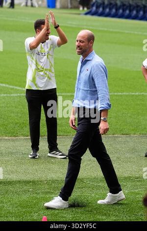 Le Prince de Galles rencontre les participants du programme Generation Earthshot, au stade Maracana de Rio de Janeiro, le premier jour de sa visite au Brésil pour la remise annuelle des Prix Earthshot. Date de la photo : lundi 3 novembre 2025. Banque D'Images