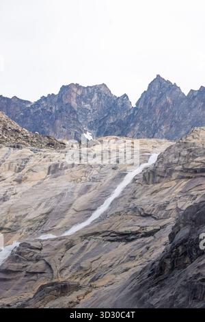 Prince Christian Sund, Groenland, août 2025, montagnes, glaciers et cascades, dans ce son spectaculaire. Banque D'Images
