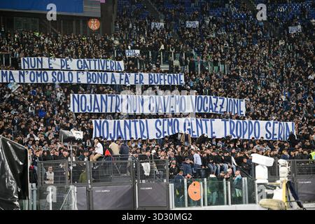 Rome, Italie. 3 novembre 2025, stade Olimpico, Rome, Italie ; Serie A Enilive Football match ; Lazio contre Cagliari ; SS Lazio's fans Credit : Roberto Ramaccia/Alamy Live News Banque D'Images