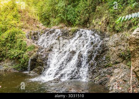 Cascade pittoresque sur la rivière Chagres au Panama Banque D'Images