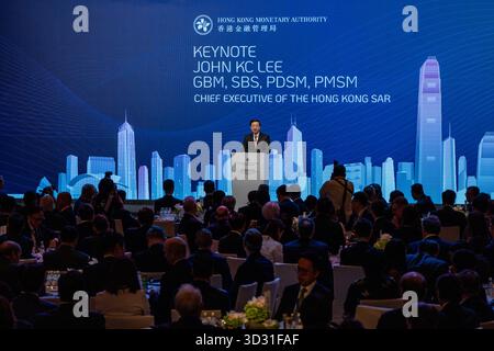 Hong Kong, Hong Kong. 04th Nov, 2025. John Lee, directeur général de Hong Kong, s'exprimant au Sommet mondial sur l'investissement des leaders financiers, le 4 novembre 2025 à Hong Kong (photo de Vernon Yuen/Nexpher images/Sipa USA) crédit : Sipa USA/Alamy Live News Banque D'Images