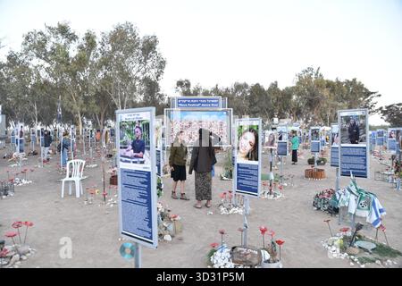 Nova party location 13 octobre 2025 Nova festival piste de danse le site de l'attaque et du meurtre de masse de civils israéliens, maintenant un site commémoratif pour les 378 massacrés lors de l'attaque du Hamas le 7 octobre 2023 Banque D'Images