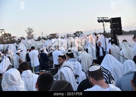 Lieu du parti Nova le 13 octobre 2025 sur le site de l'attaque et du meurtre de masse de civils israéliens, de Juifs célébrant la Fête des Tabernacles, et priant pour le retour du dernier des otages survivants qui avaient été détenus par le Hamas pendant deux ans Banque D'Images