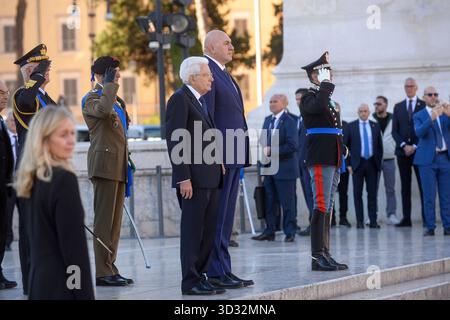 Italie, Rome, 4 novembre 2025 : Journée des forces armées, cérémonie à l'autel de la patrie, sur la photo (R) le président Sergio Mattarella et Guido Crosetto, ministre de la Défense photo © Stefano Carofei/Sintesi/Alamy Live News Banque D'Images