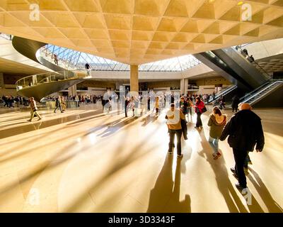 Musée du Louvre, Musée du Louvre sous la pyramide de verre, Paris, France, Europe. Banque D'Images