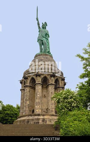 Au pied du mémorial Hermann, un monument dans les environs de Detmold Banque D'Images