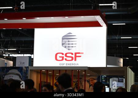 Villepinte, France. 04th Nov, 2025. Illustration du logo GSF, acteur du secteur du nettoyage et des services associés en France, lors du salon mondial du nucléaire au Parc des expositions de Villepinte le 4 novembre 2025. Photo de Tomas Stevens/ABACAPRESS.COM crédit : Abaca Press/Alamy Live News Banque D'Images