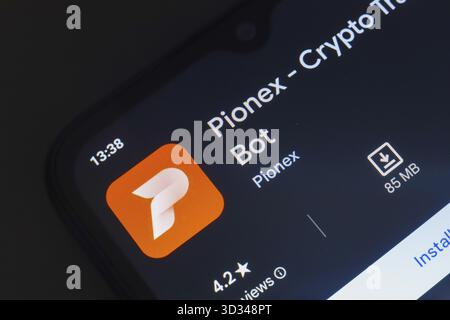 25 octobre 2024, Brésil. Dans cette illustration photo, le logo de l'application Pionex est affiché sur l'écran d'un smartphone Banque D'Images