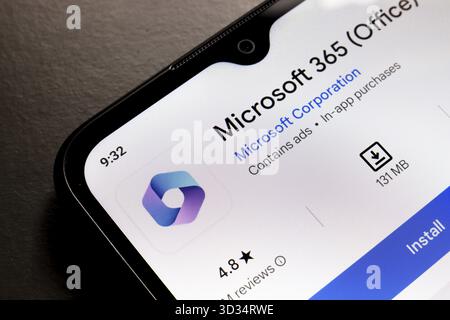 25 octobre 2024, Brésil. Dans cette illustration photo, le logo de l'application Microsoft 365 (Office) est affiché sur l'écran d'un smartphone Banque D'Images