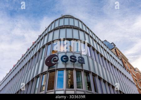 Façade du siège de l'Agence spatiale européenne (ESA), est une organisation internationale de 23 membres consacrée à l'exploration spatiale, Paris, France Banque D'Images