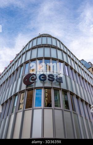Façade du siège de l'Agence spatiale européenne (ESA), est une organisation internationale de 23 membres consacrée à l'exploration spatiale, Paris, France Banque D'Images