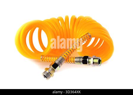 tuyau pneumatique d'un camion pour fournir de l'air comprimé d'un tracteur à une remorque, accessoires de voiture, pièces de voiture, couleur jaune fond blanc selecti Banque D'Images