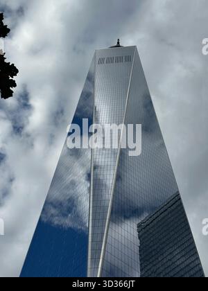 Réflexion sur la tour 1 Banque D'Images