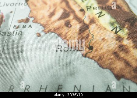 Carte historique rapprochée du territoire romain des ROMS, qui fait partie de l'Afrique du Nord, présentant un terrain varié, des détails topographiques, des montagnes ou des collines potentielles, Banque D'Images