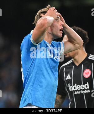 Naples, Italie. 4 novembre 2025. Rasmus Hojlund de Napoli réagit lors du match de football de l'UEFA Champions League entre Naples et Francfort à Naples, en Italie, le 4 novembre 2025. Crédit : Alberto Lingria/Xinhua/Alamy Live News Banque D'Images
