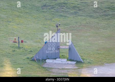 Igman saut à ski et site olympique près de Sarajevo — site historique des Jeux olympiques d'hiver de 1984, aujourd'hui abandonné. Banque D'Images