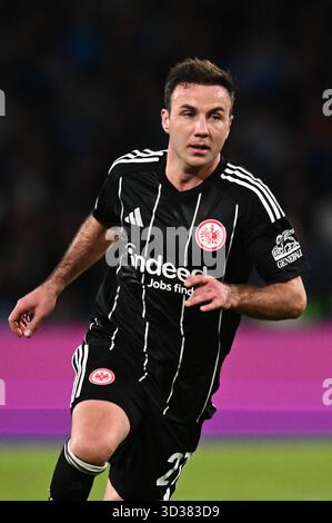 Naples, Italie. 4 novembre 2025. Mario Götze de l'Eintracht Francfort regarde le match de l'UEFA Champions League 2025/26 phase MD4 entre la SSC Napoli et l'Eintracht Francfort au Stadio Diego Armando Maradona le 4 novembre 2025 à Naples, Italie/Alamy Live News Banque D'Images