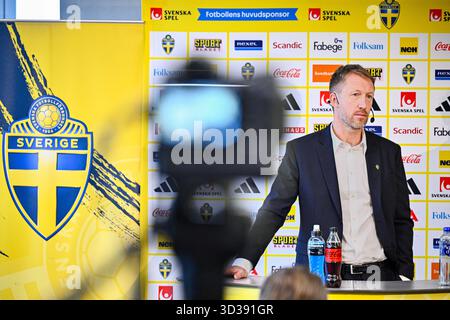 Stockholm, Suède. 05 novembre 2025. STOCKHOLM, SUÈDE 20251105Le capitaine de l'équipe nationale Graham Potter présente sa première équipe pour l'équipe nationale masculine de football avant les prochaines qualifications de la Coupe du monde. Photo : Pontus Lundahl/TT/Code 10050 ce texte est traduit automatiquement crédit : TT News Agency/Alamy Live News Banque D'Images
