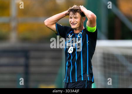Roeselare, Belgique. 05 novembre 2025. ROESELARE, BELGIQUE - 5 NOVEMBRE : Laurens Goemaere du Club Brugge réagit lors du match de l'UEFA Youth League 2025/26 entre le Club Brugge KV et le FC Barcelone au NID le 5 novembre 2025 à Roeselare, Belgique. (Photo de Joris Verwijst/Orange Pictures) crédit : Orange pics BV/Alamy Live News Banque D'Images