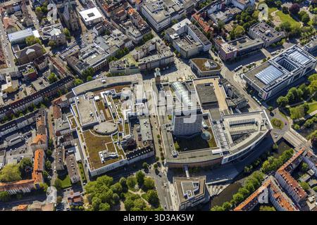 Vue aérienne du centre-ville de Hagen avec hôtel de ville historique, centre commercial RATHAUS GALERIE HAGEN Friedrich-Ebert-Platz à Hagen dans la Ruhr dans le Banque D'Images