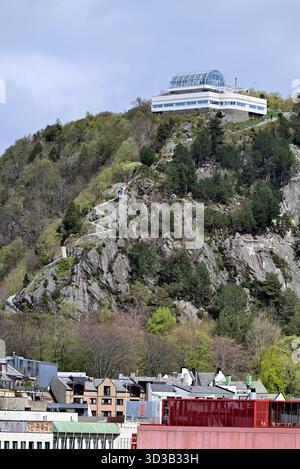 Le sentier escarpé en zig-zag jusqu'au point de vue d'Aksla au-dessus d'Alesund dans l'ouest de la Norvège. Banque D'Images