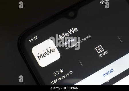 8 novembre 2024, Brésil. Dans cette illustration photo, le logo de l'application MeWe est affiché sur l'écran d'un smartphone Banque D'Images