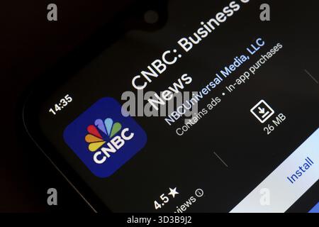 1er novembre 2024, Brésil. Dans cette illustration photo, le logo de l'application CNBC est affiché sur l'écran d'un smartphone Banque D'Images