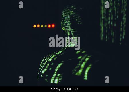 Jeune homme avec des lettres abstraites geen sur son visage dedans le noir Banque D'Images