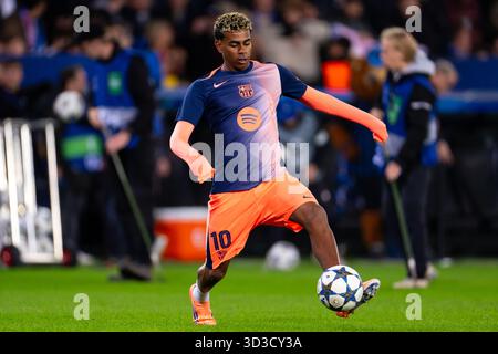 Bruges, Belgique. 05 novembre 2025. BRUGES, BELGIQUE - 5 NOVEMBRE : Lamine Yamal du FC Barcelone lors du match MD4 de la phase 2025/26 de la Ligue des champions de l'UEFA entre le Club Brugge KV et le FC Barcelone au Jan Breydelstadion le 5 novembre 2025 à Bruges, Belgique. (Photo de Joris Verwijst/Orange Pictures) crédit : Orange pics BV/Alamy Live News Banque D'Images