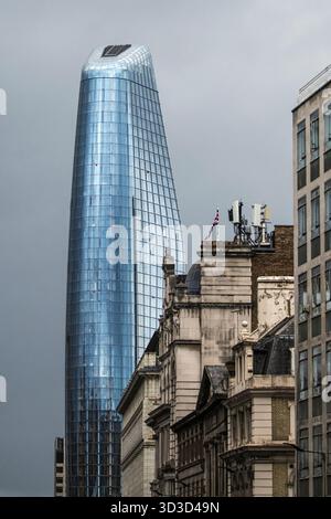Londres, Royaume-Uni - 15 octobre 2022 - photographie éditoriale de voyage capturant la juxtaposition de bâtiments historiques et modernes à travers Londres. Banque D'Images