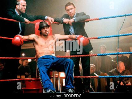 SNATCH 2000 Columbia Pictures film avec de gauche à droite : Jason Statham, Brad Pitt, Stephen Graham Banque D'Images