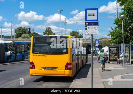 Bus de remplacement H7 pour le chemin de fer de banlieue Csepel, place Boráros, à Budapest. Banque D'Images