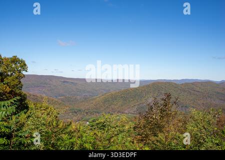 Scènes d'automne sur les sentiers de la Highway 311, y compris la piste Appalachian Trail dans le comté de Roanoke, Virginie Banque D'Images