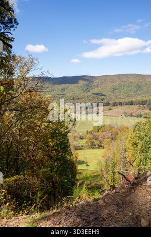 Scènes d'automne sur les sentiers de la Highway 311, y compris la piste Appalachian Trail dans le comté de Roanoke, Virginie Banque D'Images