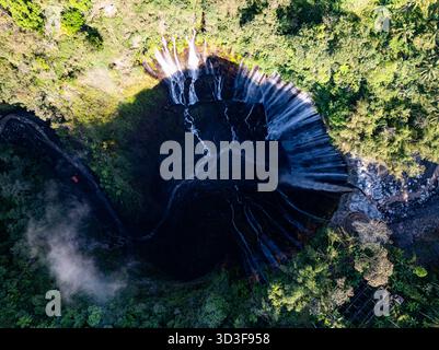 Vue aérienne des chutes de Tumpak Sewu également connu sous le nom de Coban Sewu.Beautiful Tumpak Sewu Cascades sont une attraction touristique dans l'est de Java, Indonésie.A. Banque D'Images