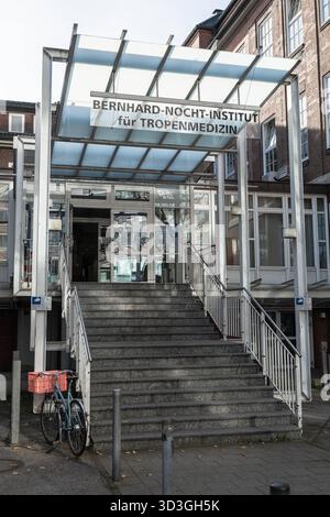 Deutschland, Hamburg, Bernard-Nocht-Institut, Tropenmedizin, Landungsbrücken, Bernhard-Nocht-Straße, Institut, Forschung, Wissenschaft, Medizin, Labor, Gesundheitswesen, Backsteinbau, Architektur, Fassade, Turm, Altbau, Geschichte, Bildung, Universität, Forschungseinrichtung, Hamburg Architektur, Norddeutschland, Stadtansicht, Tageslicht, Wissenschaftseinrichtung, medizinische Forschung, Hamburg Sehenswürdigkeit, Hamburg Stadt, Medizinisches Institut, Forschungshaus, Gesundheitsforschung *** Allemagne, Hambourg, Bernard Nocht Institute, médecine tropicale, St Pauli, Landungsbrücken, Ber Banque D'Images